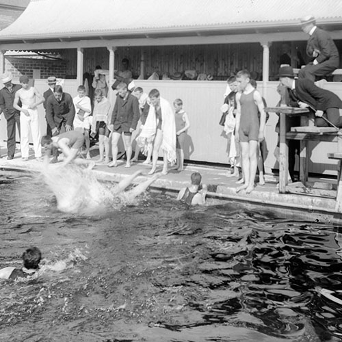 1902 pool side